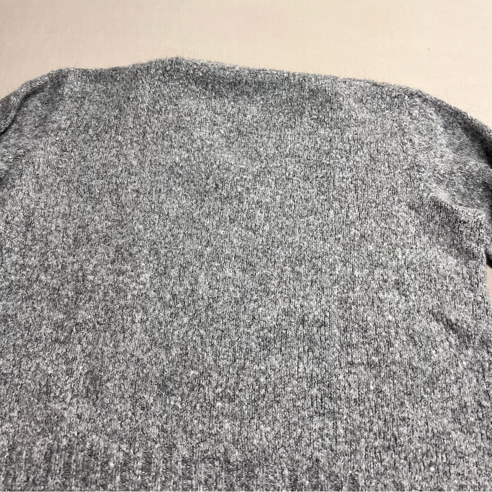 Women’s Gray Cable Knit V-Neck Sweater Size Large Cozy Chunky Knit Pullover - Picture 11 of 12